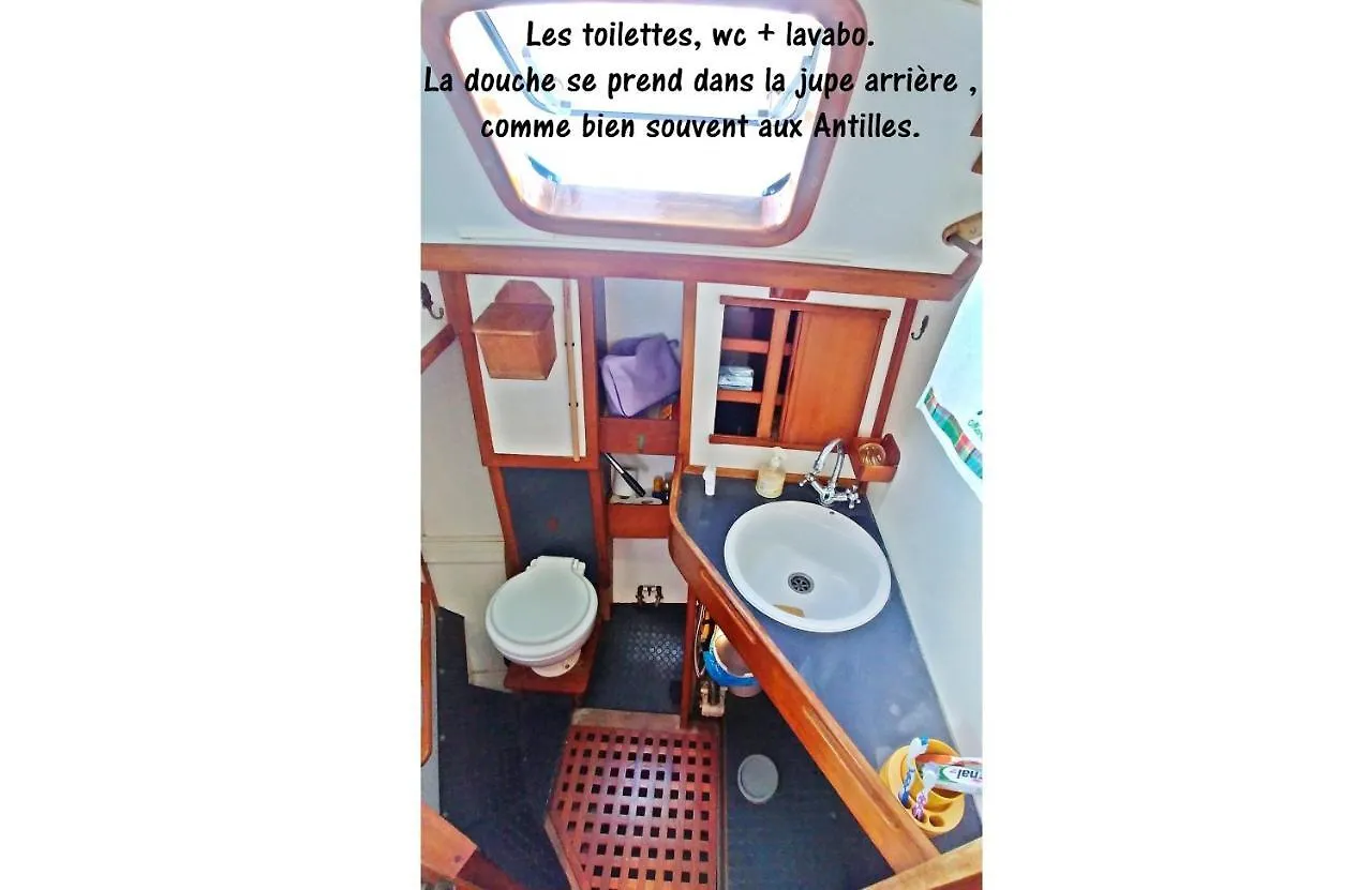 Hotel Bateau Kyma Sainte-Anne Botel
